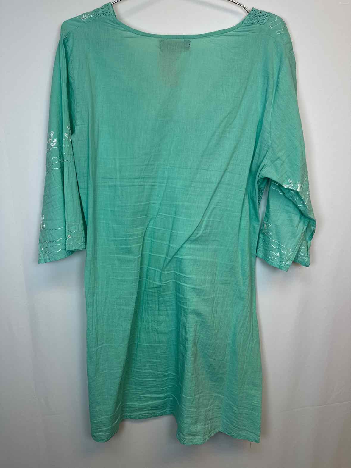 Size L BEACH Shirt