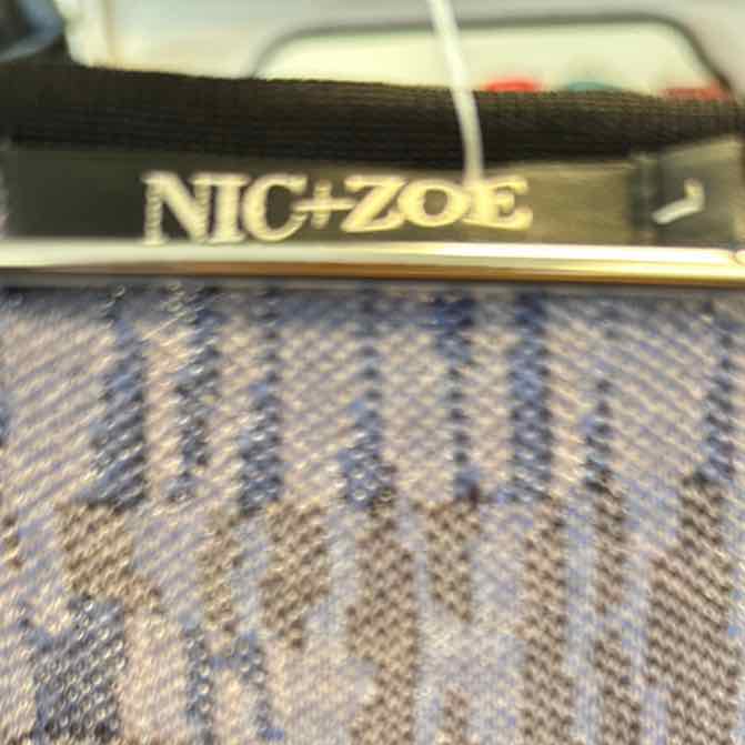 Size L NIC + ZOE Shirt