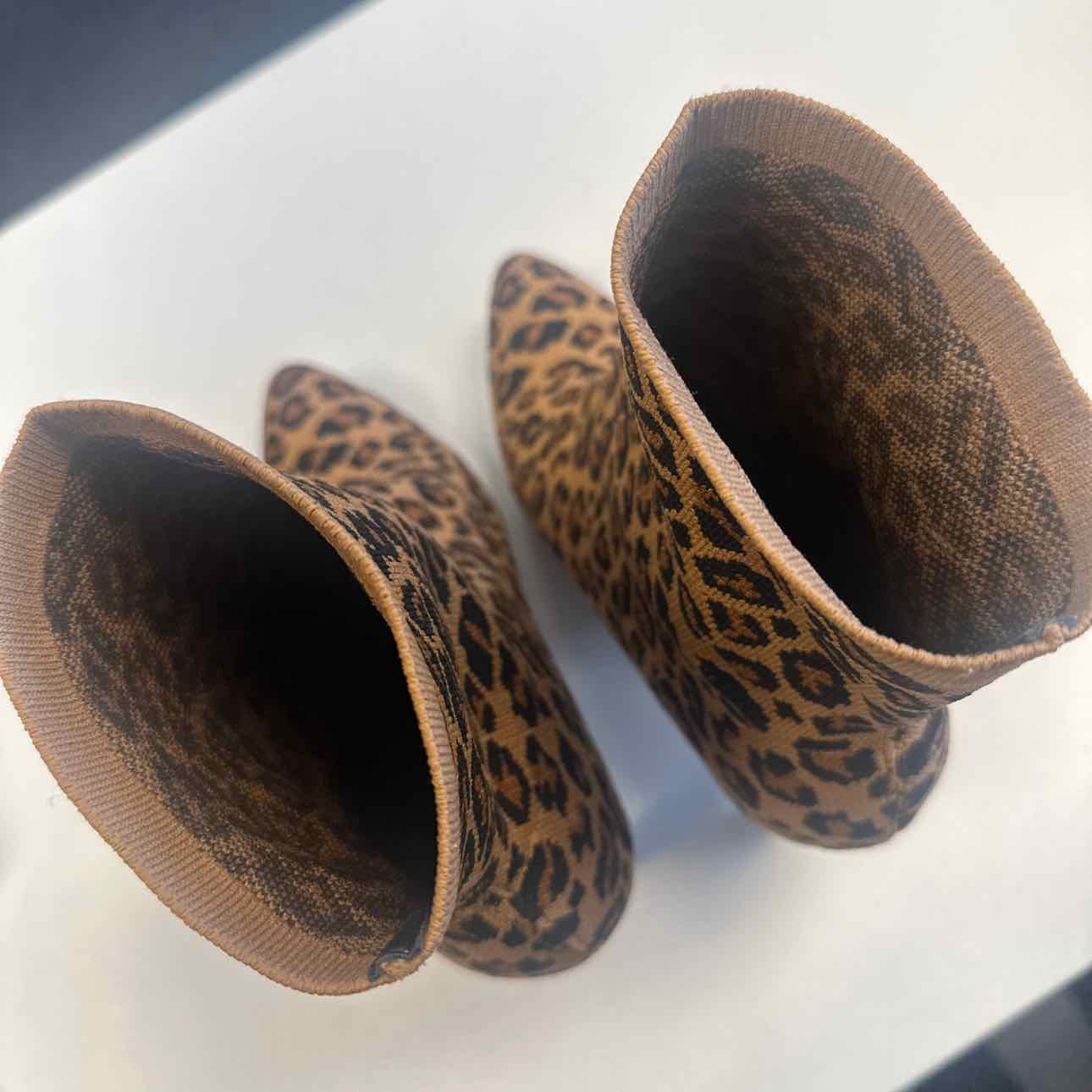 8.5 CUSHIONAIRE SHOES
