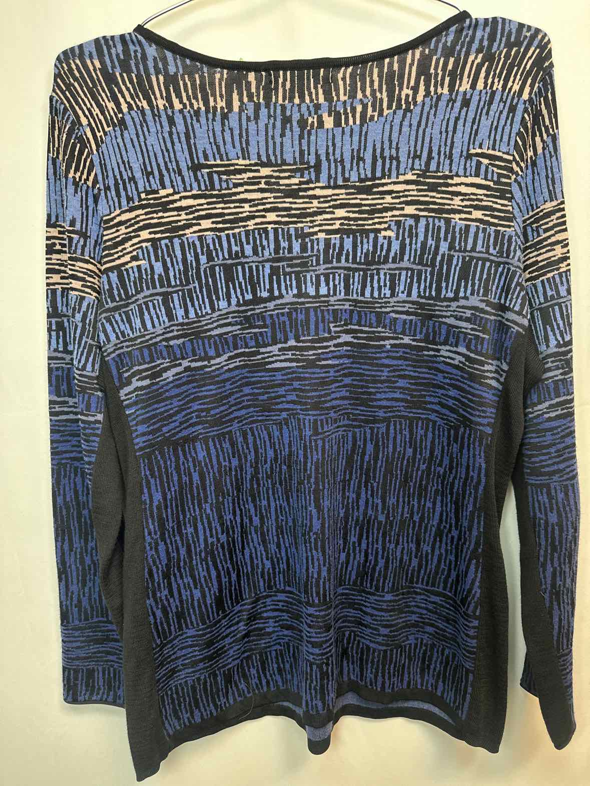Size L NIC + ZOE Shirt