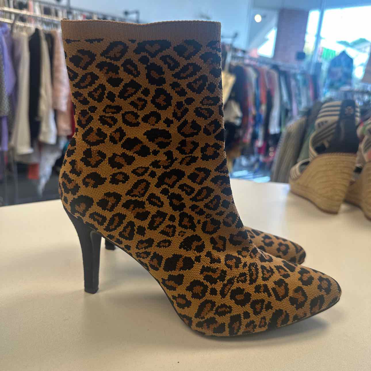 8.5 CUSHIONAIRE SHOES