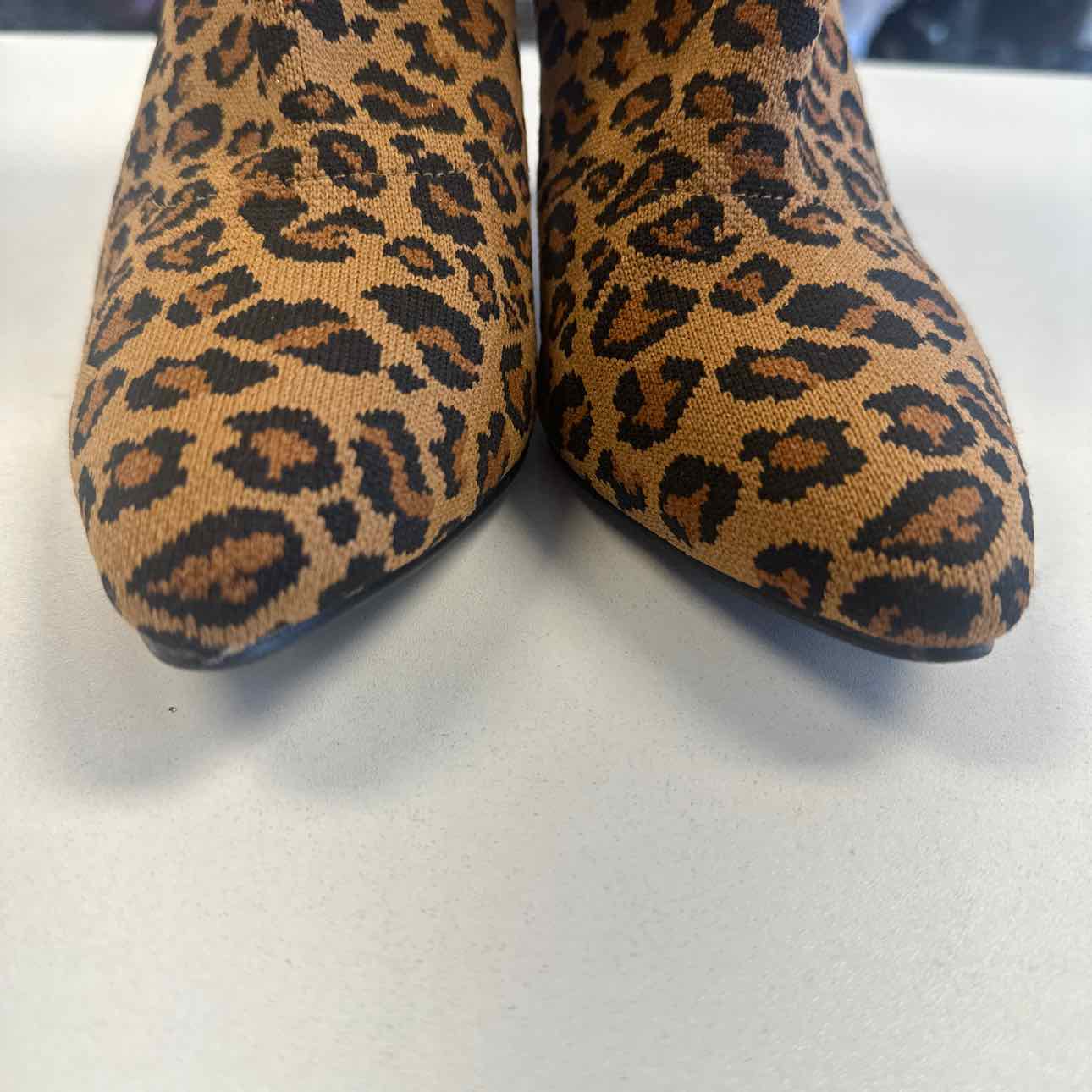 8.5 CUSHIONAIRE SHOES